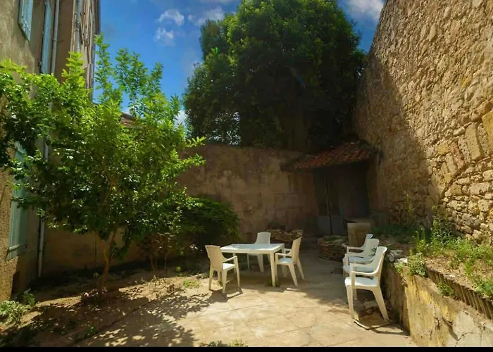 Appartement Du Forum,La Gare, 50 M2 , Climatisation, Garage, Cour