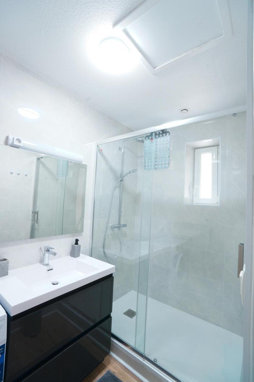 Apartment Du Forum,la Gare, 50 M2 , Climatisation, Garage, Cour