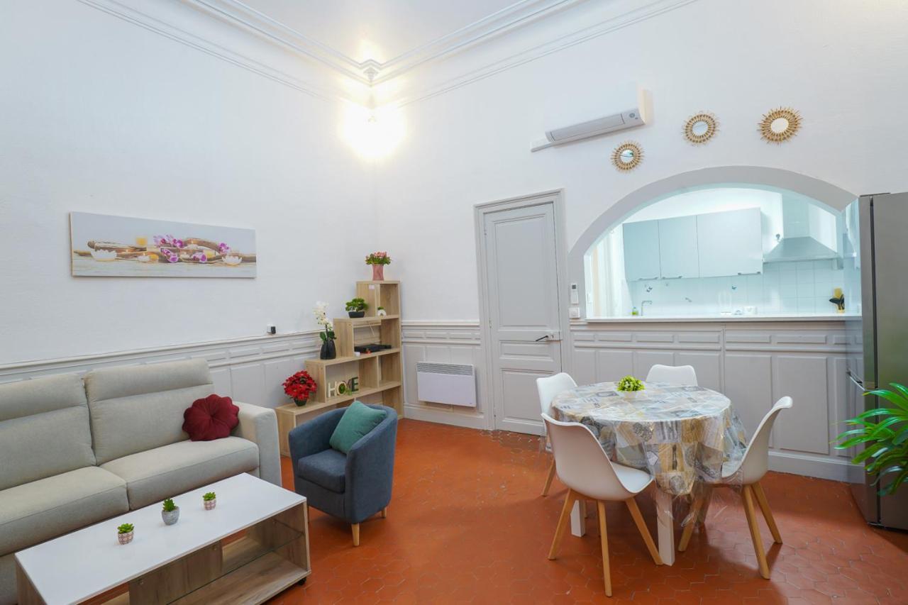 Du Forum,la Gare, 50 M2 , Climatisation, Garage, Cour Apartment *
