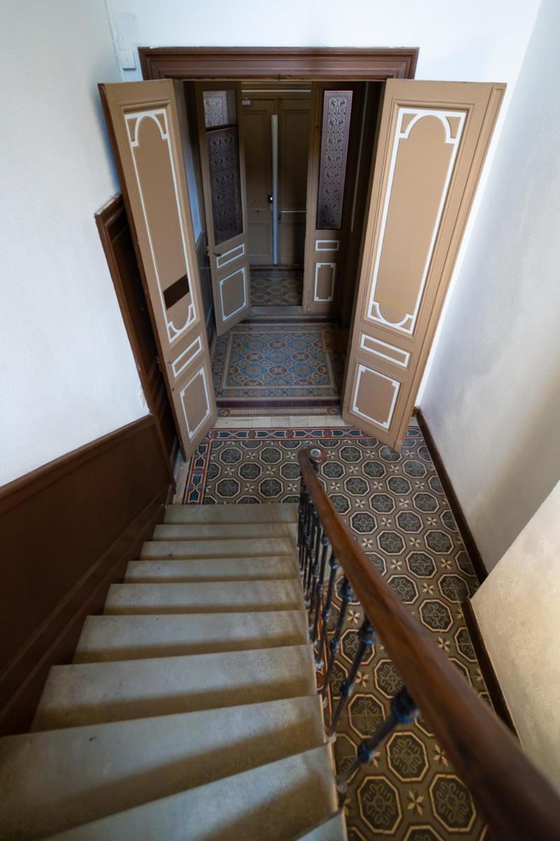 Du Forum,la Gare, 50 M2 , Climatisation, Garage, Cour
