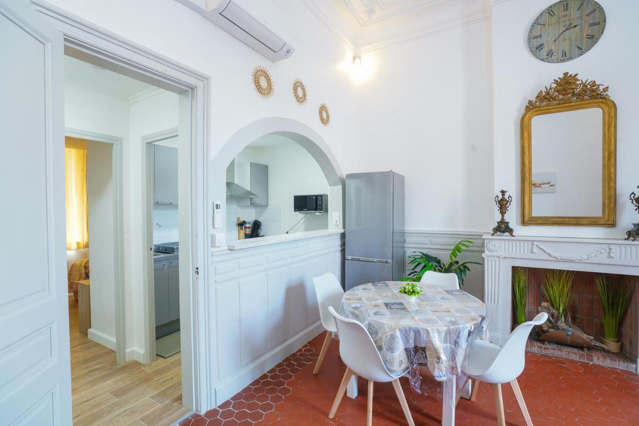 Du Forum,la Gare, 50 M2 , Climatisation, Garage, Cour *