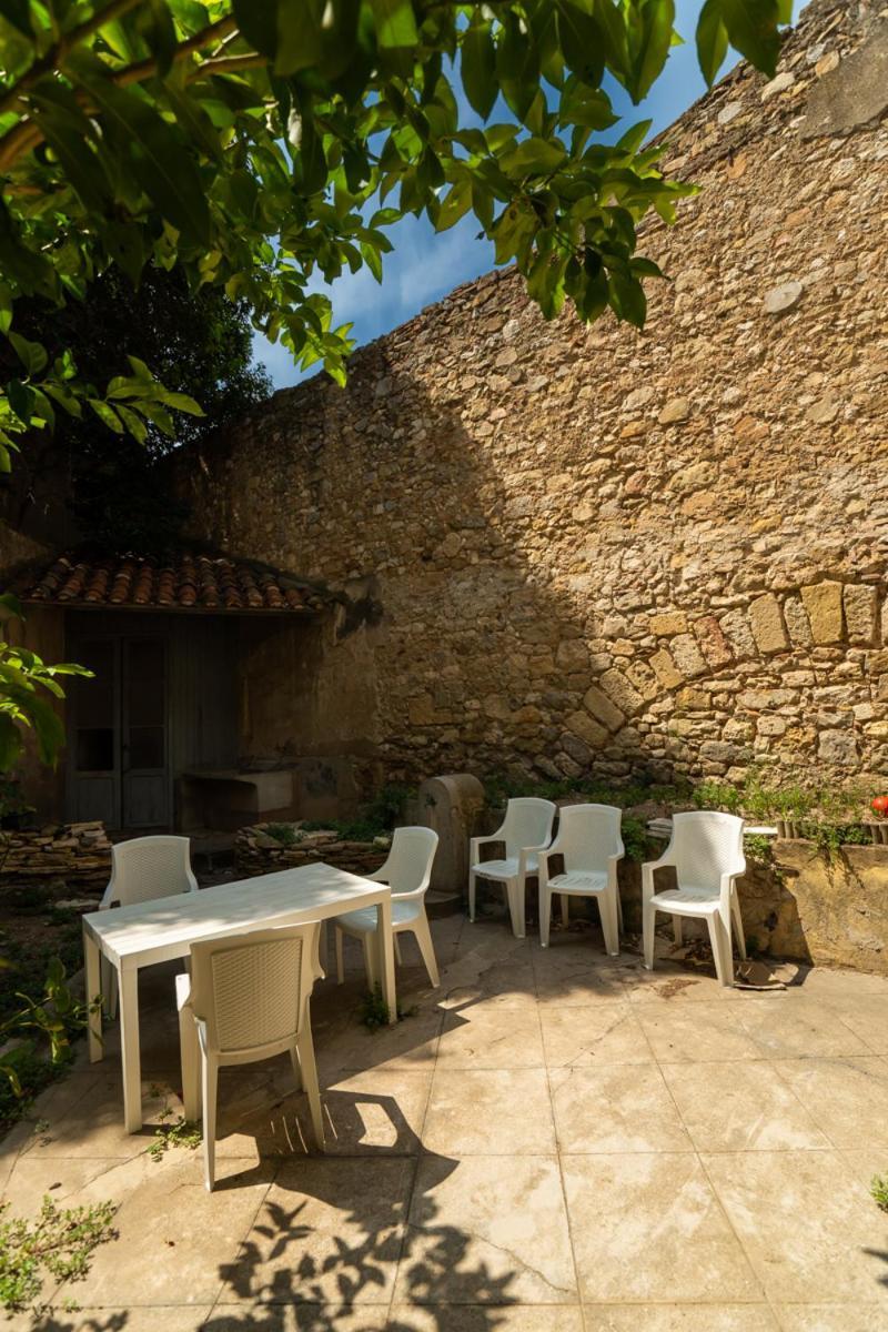 Du Forum,la Gare, 50 M2 , Climatisation, Garage, Cour * Narbonne