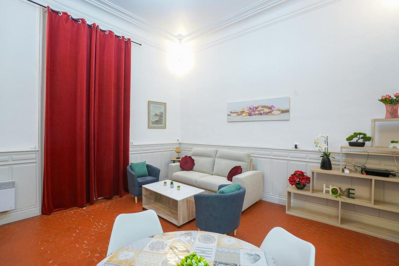 Du Forum,la Gare, 50 M2 , Climatisation, Garage, Cour