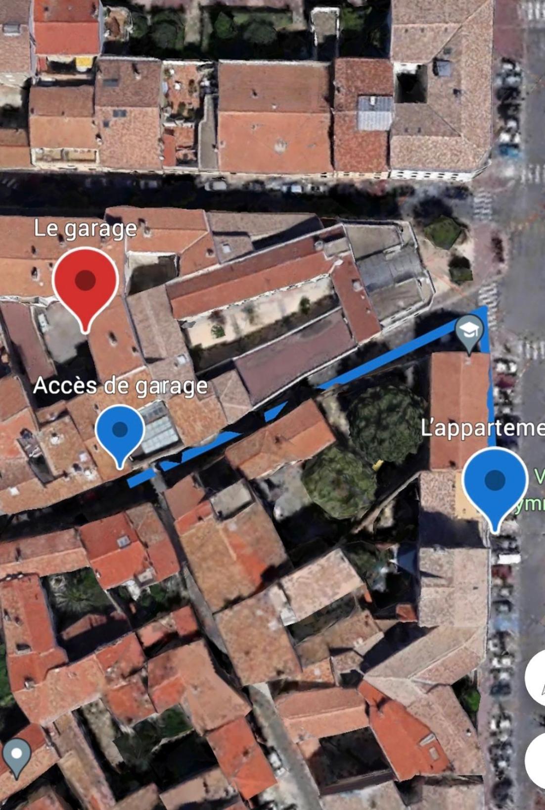 Du Forum,la Gare, 50 M2 , Climatisation, Garage, Cour *