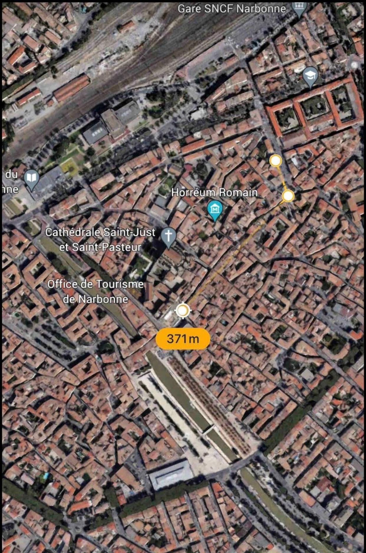 Du Forum,la Gare, 50 M2 , Climatisation, Garage, Cour
